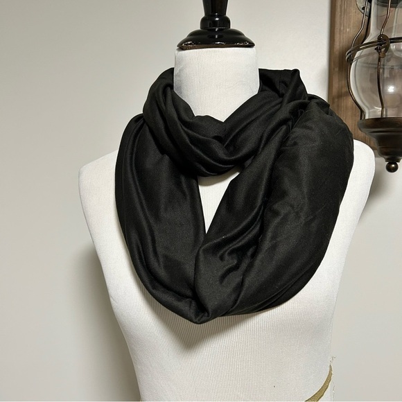 BEYOND YOGA Infinity Hidden Pocket Scarf - Picture 2 of 7